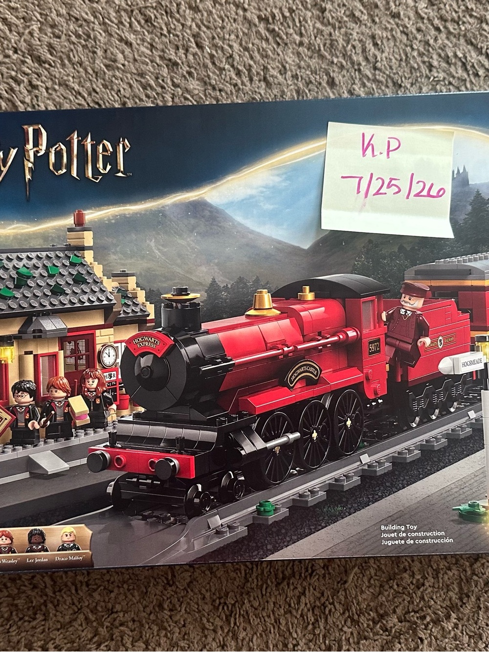 Warner Bros. Red and Black Hogwarts Express Building Train Set